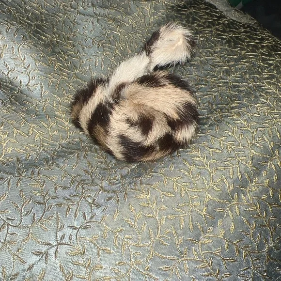 Leopard handmade vintage pom-pom FREE WITH ANY PURCHASE, JUST ADD TO BUNDLE! 🎁 - Picture 5 of 5